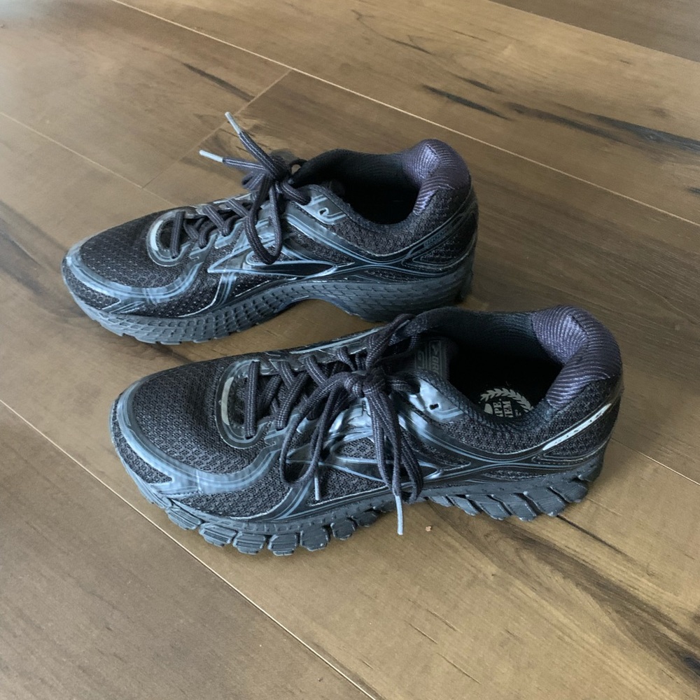 Brooks Women’s GTS-16